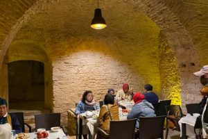 hpttourtravel.com-restaurant-unik (1)